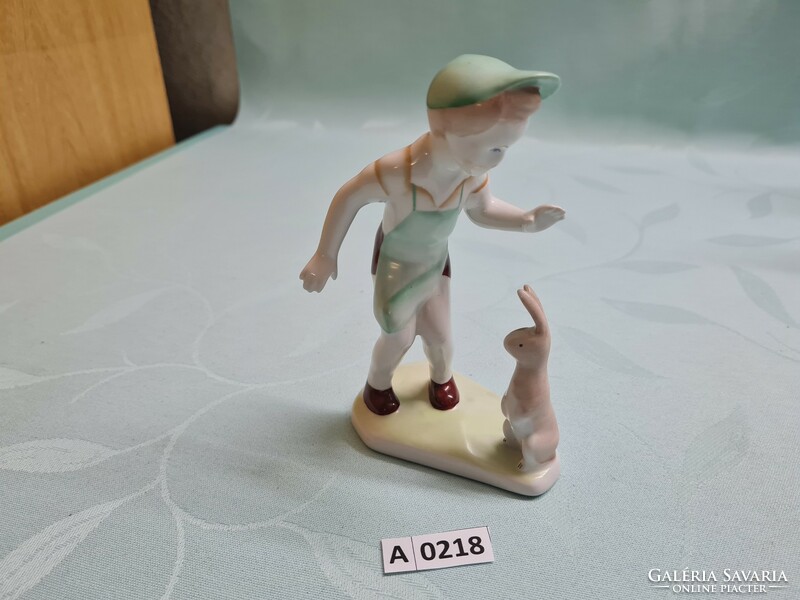 A0218 Aquincum fiú nyuszival 14 cm