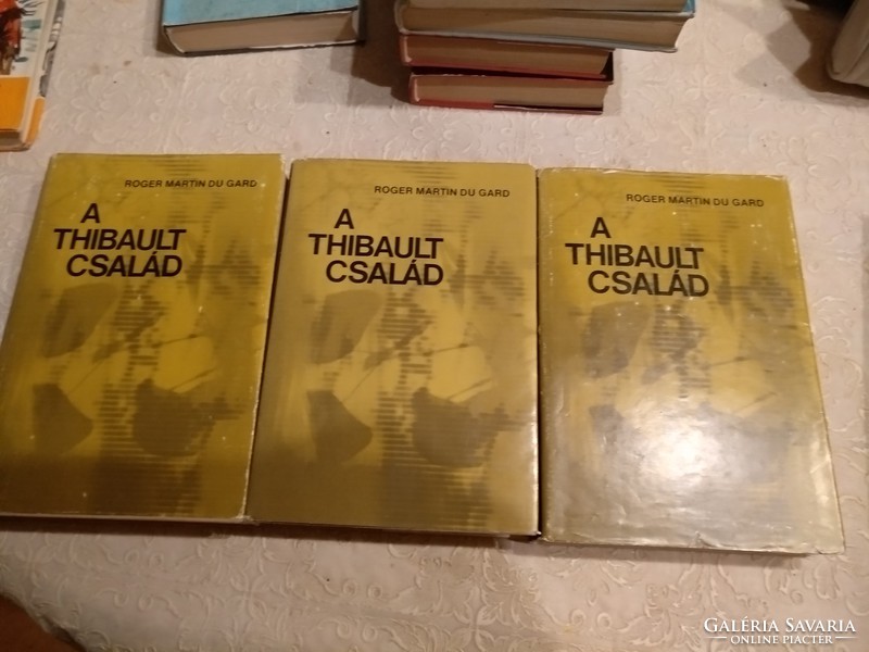 Du Gard: A Thibault család, ajánljon!