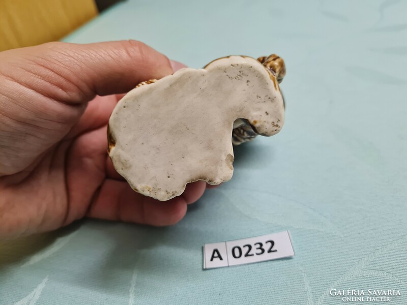 A0232 Porcelán kosaras kutya 10 cm
