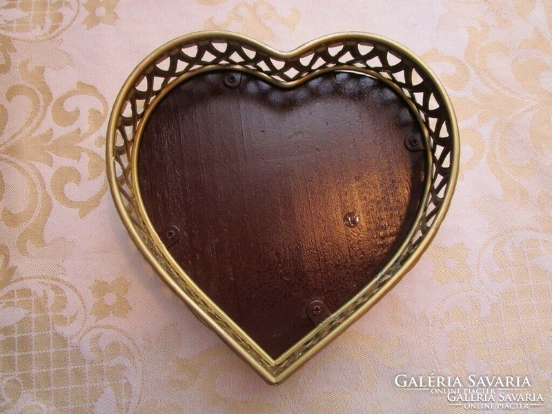 Old iron heart shaped centerpiece offering sugar or other holder out for any surface treatment (painting
