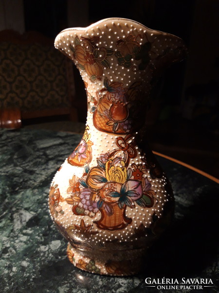 Régi virágos, arany kontúros, kézzel festett kínai váza