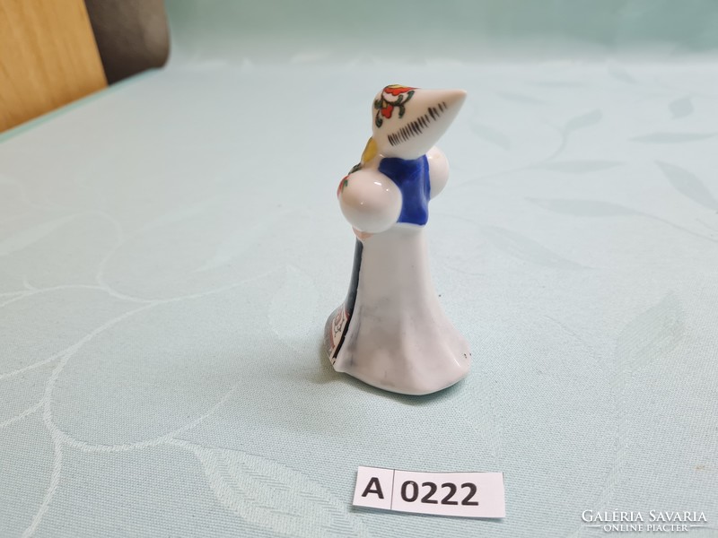 A0222 drasche woman in national costume 9.5 cm