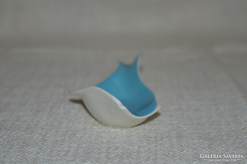 Ens fish-shaped ring holder / table decoration