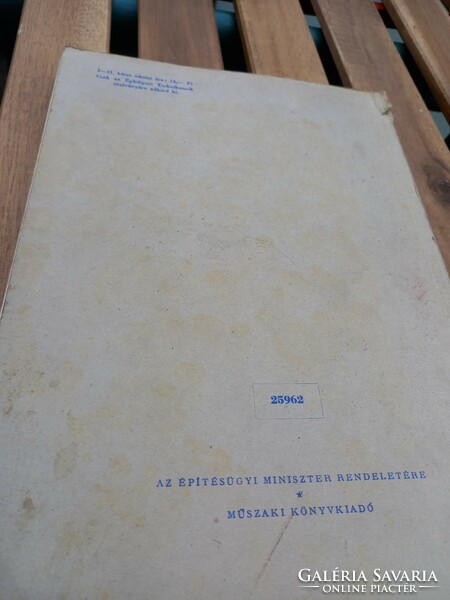 Épitészet: magyar es nemzetközi épitészet törtenete - retro technikumi jegyzet, tankönyv 1955-ből.