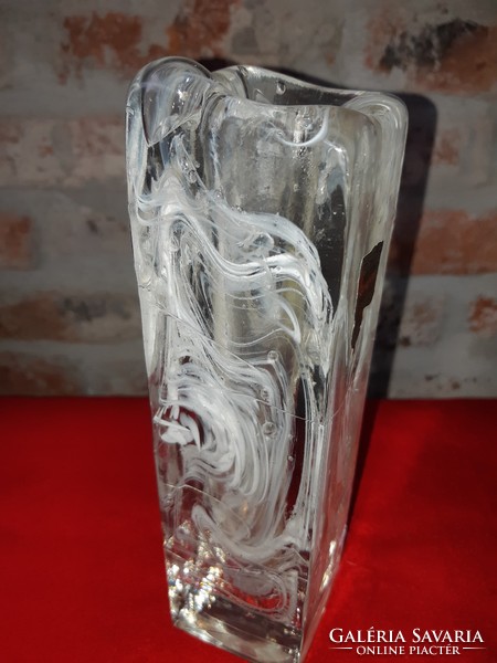 Mundgeblasen üveg váza az 1970-es évekből