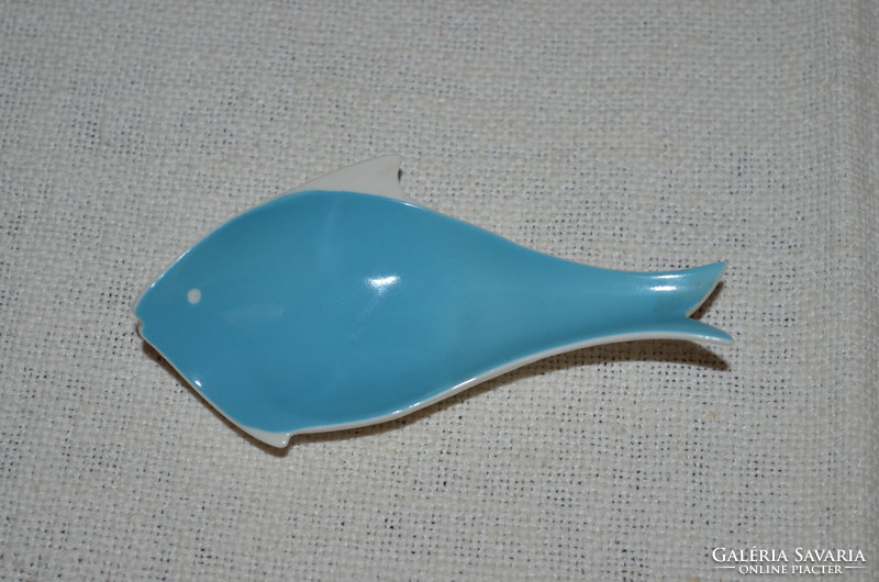 Ens fish-shaped ring holder / table decoration