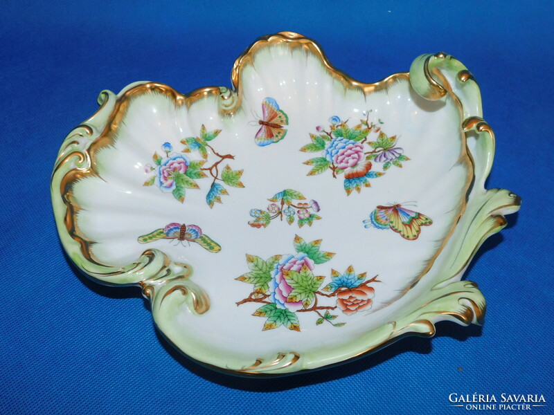 Baroque serving bowl with Victoria pattern from Herend
