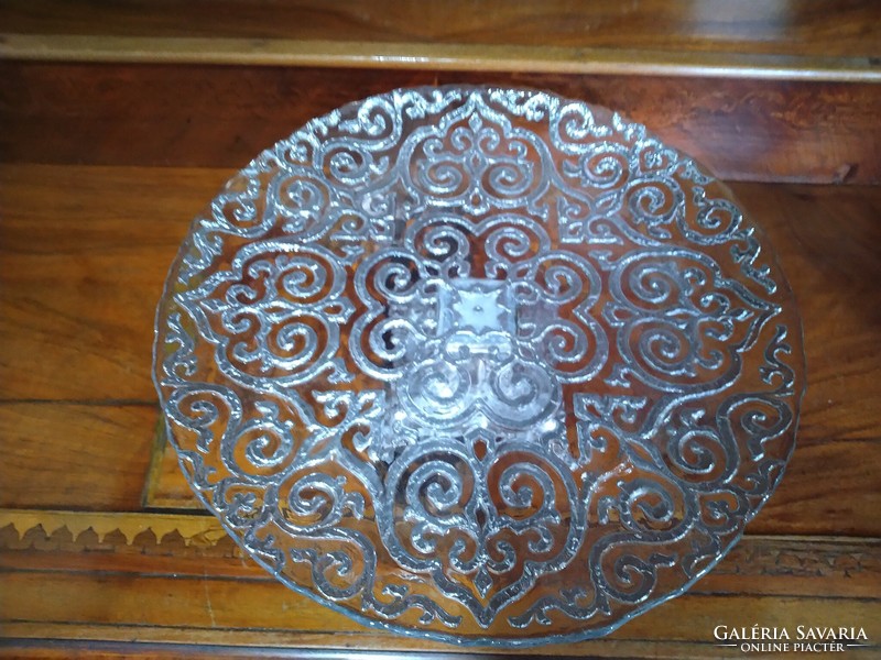 Beautiful serving plate (silver color)