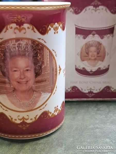 Royal Crest csontporcelán emlékbögre Queen Elizabeth II. gyémánt jubileuma 2012 II. Erzsébet