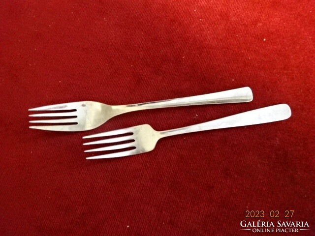 Chrome fork, two pieces, different brands. Jokai.