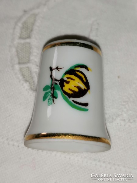 Porcelain thimble with Raven House markings 35.