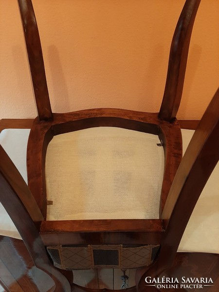 Antik, faragott támlás szék