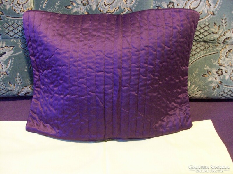 Beautiful quilted decorative pillow cover 56 x 39 cm