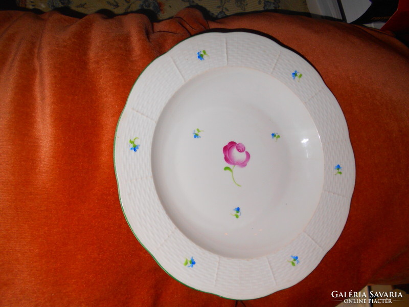 Herendi porcelán tányér Masszába nyomott Herend+ Tertia jelzéssel-bécsi rózsás motívummal 24,5 cm