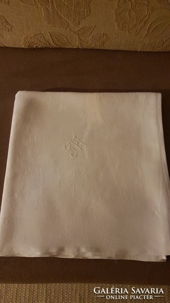 130 X 130 cm white damask tablecloth