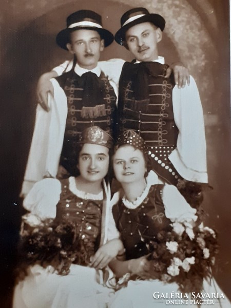 Régi fotó Kollár Adolf fényképész Veszprém műtermi fénykép népviseletes csoportkép