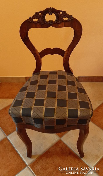 Antik, faragott támlás szék