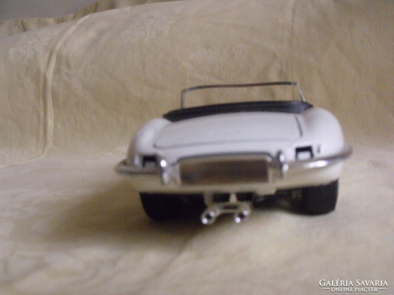 Lemezjáték,fém modell autó BURAGO - JAGUAR - E-TÍPUS CABRIOLET 1961 autó modell