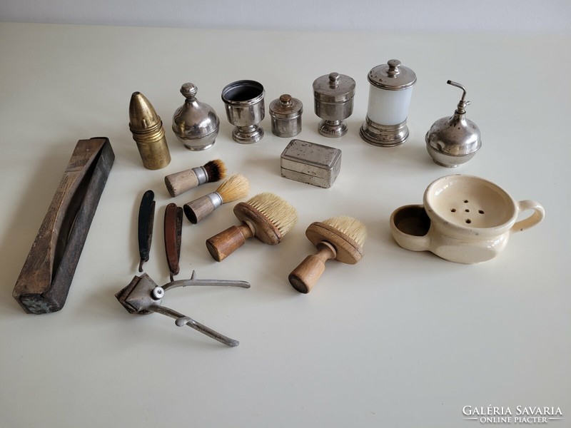 Old barber supplies men's hairdressing tools