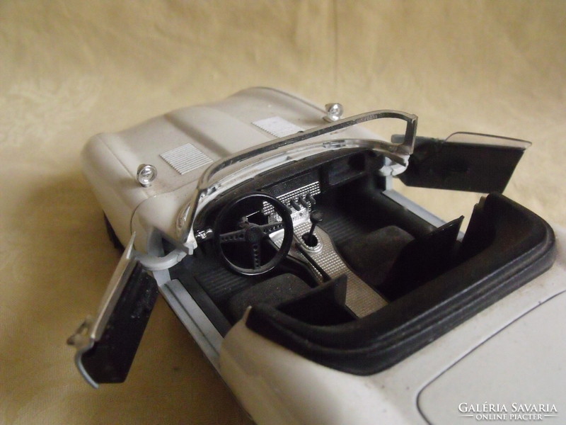 Record toy metal model car burago - jaguar - e-type cabriolet 1961 car model