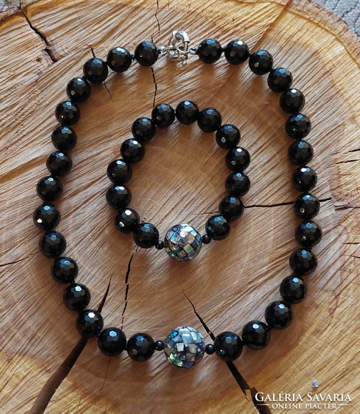 Wonderful faceted onyx jewelry set, necklace and bracelet, with peacock shell decoration