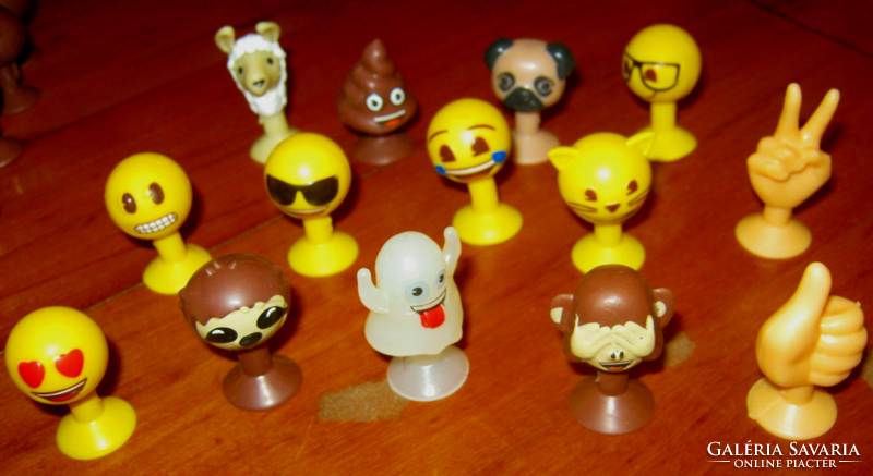 34 db emoji gumifigura gyűjthető