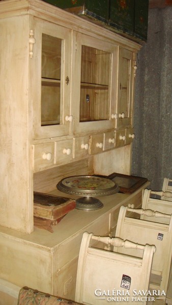Natúr fenyő antik konyhaszekrény,vakxolva.