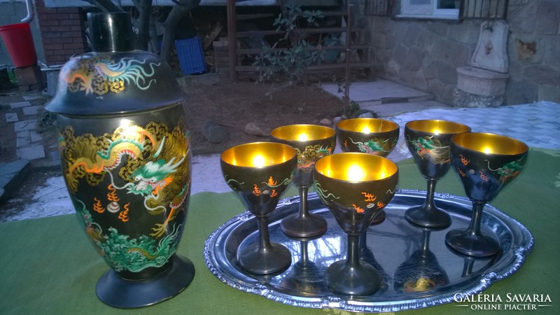 Kínai italos készlet fa arany-fekete lakkfestéssel