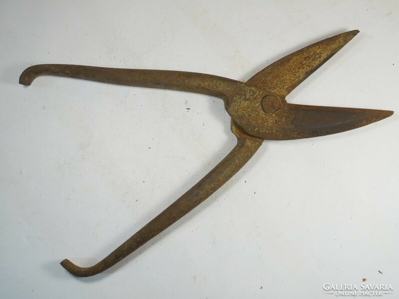 Old iron plate cutter scissors plate cutter tin tool
