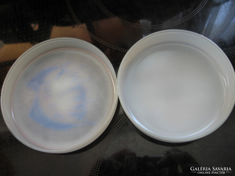 Retro emlék tejüveg tégely, aranyozott, Hévíz felirattal , Petri csésze laboros forma
