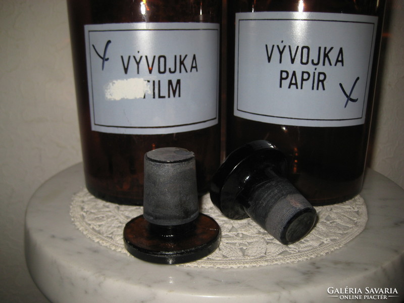 Patika , ill. kémiai  folyadék tárolásához ,  üvegek  1 L.  10 x 22 cm , dugóval