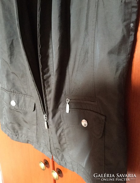Very pretty silk-lined vest, German brand, new, never worn, size 42.