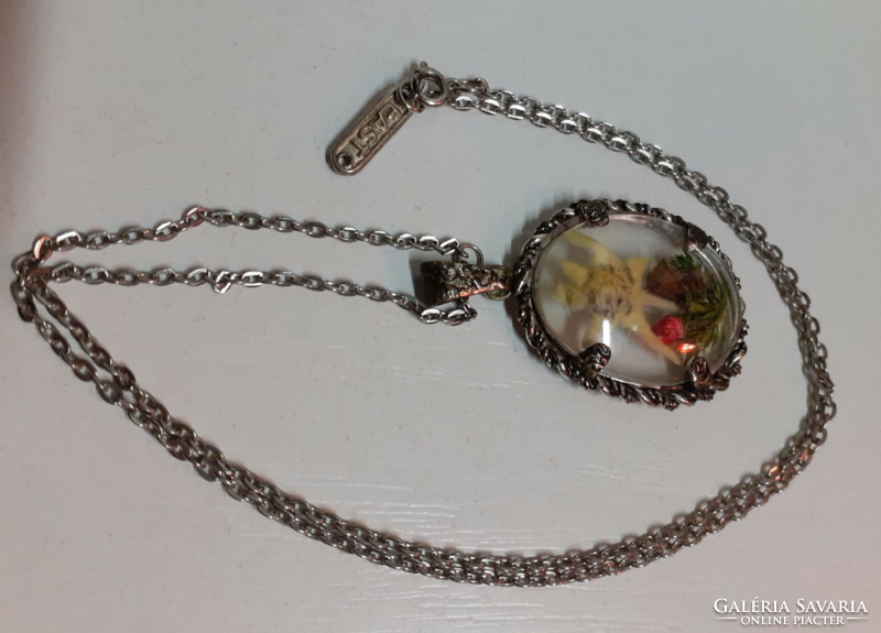 Chiseled silver-colored frame pendant decorated with genuine snow wool on a brand-marked chain