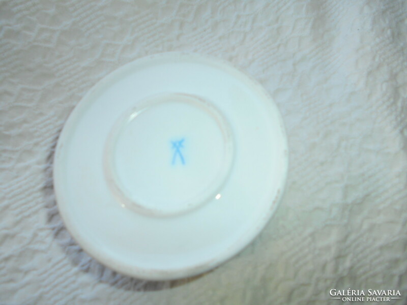 Porcelain box bonbonnier with metal mounting 11 cm with two sword marks