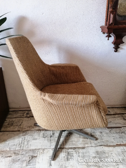 Gyönyörű retro forgó fotel