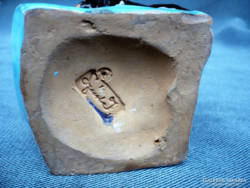 Marked ceramic jolan from Szécs with a wandering dog