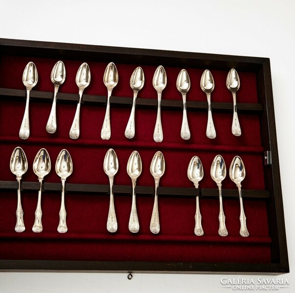 18 silver spoons, 337 gr