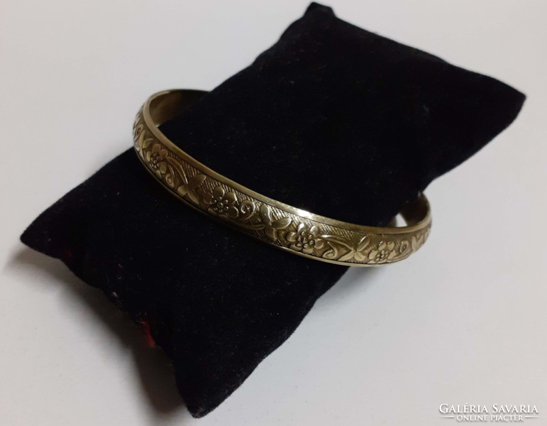 Retro preserved copper pattern bracelet in good condition