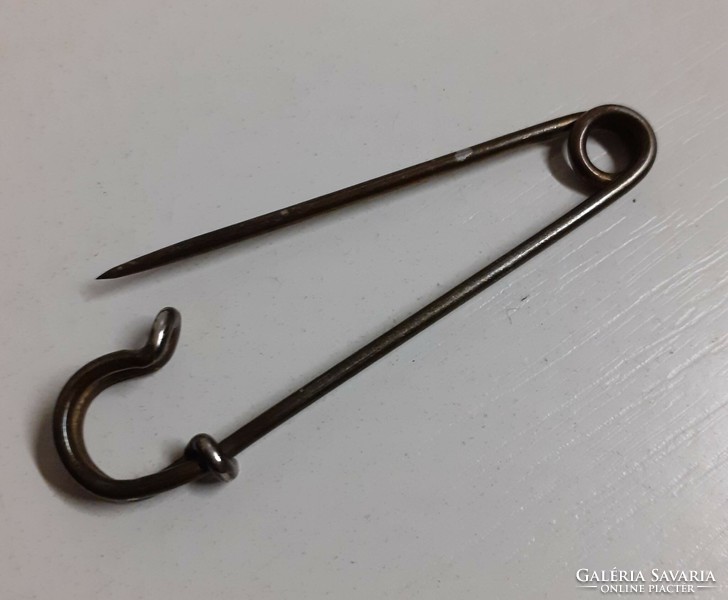 Old cloth clasp safety pin