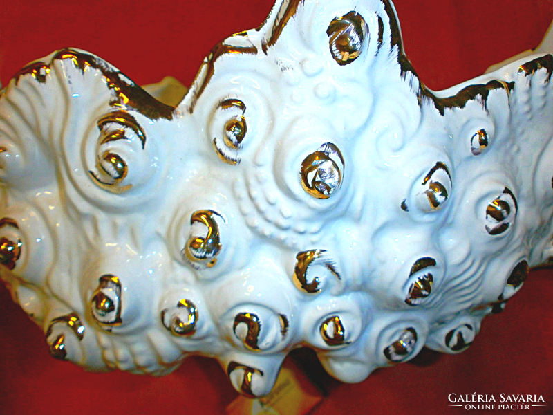 Kagylónyomatékos porcelán asztalközép, kaspó