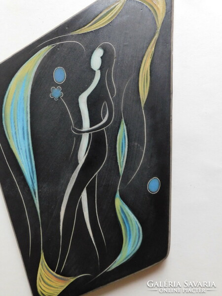 Art deco kerámia falidísz nőalakkal - vélhetően Ruscha
