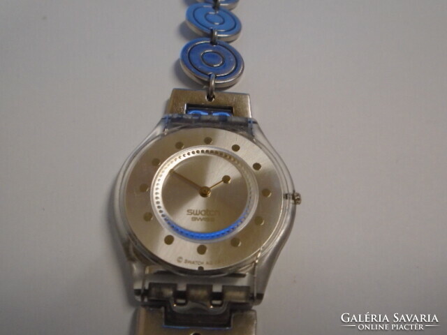 Swatch is the king of watches, I photographed it only 3 mm thick, I have never seen such a thin watch