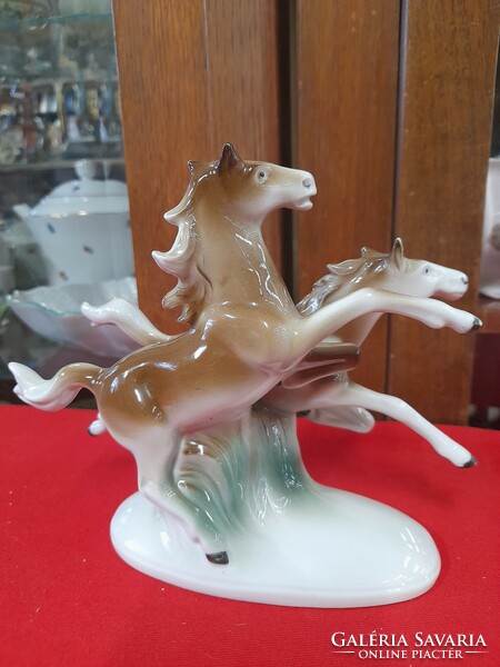 German, Germany Lippelsdorf double paripa, horse porcelain figure. 15 Cm.