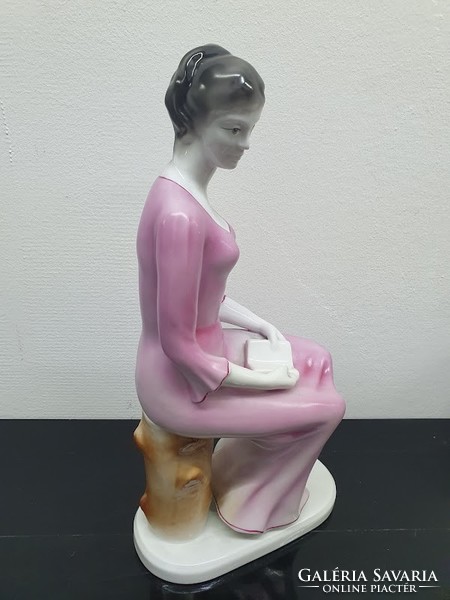Flawless Raven House porcelain statue, female figure - 50036