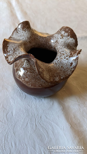 Ceramic decorative vase g. Marked with a flower petal shape