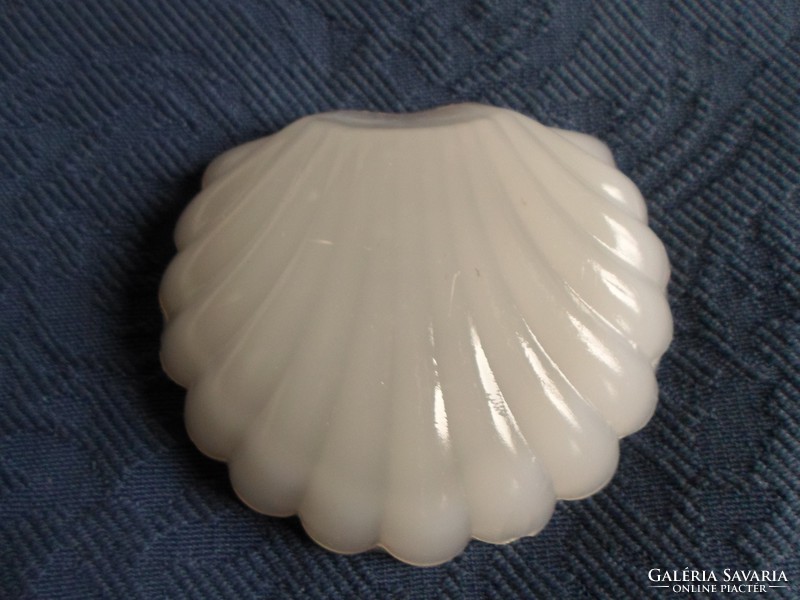 Shell shaped opal glass ring holder