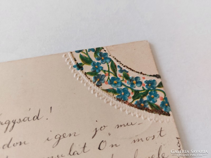 Régi képeslap 1900 dombornyomott levelezőlap selyem rátéttel galamb rózsa nefelejcs