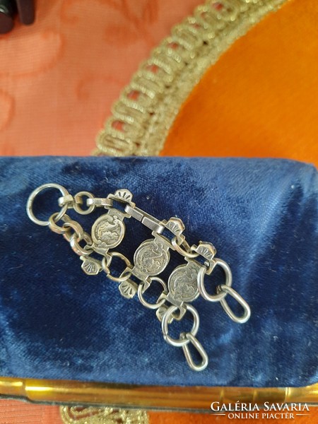 Officer's chain - in incomplete condition - with horse head pattern in good condition