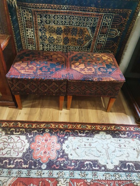 Antik Afgán kézi csomózású szőnyeggel kárpitozott egyedi ülőke. Különlegesen szép darabok.