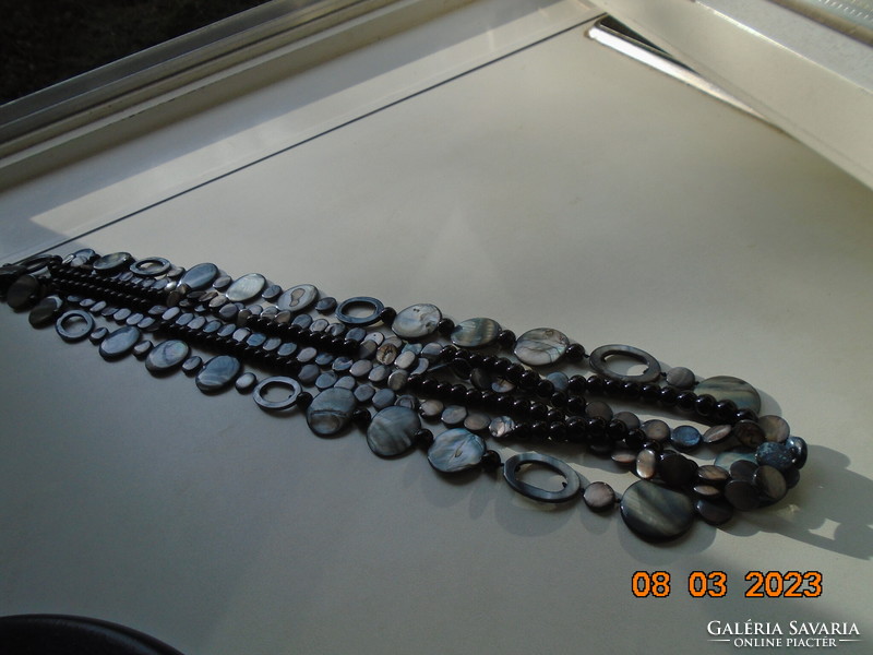 Látványos Abalone 27 db nagy és 110 db kisebb csiszolt gyöngyből 3 soros hosszú nyaklánc 94x3 cm